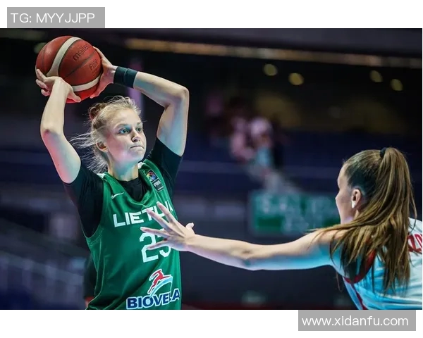 中国女篮迎战立陶宛全力争胜展现实力与团队精神